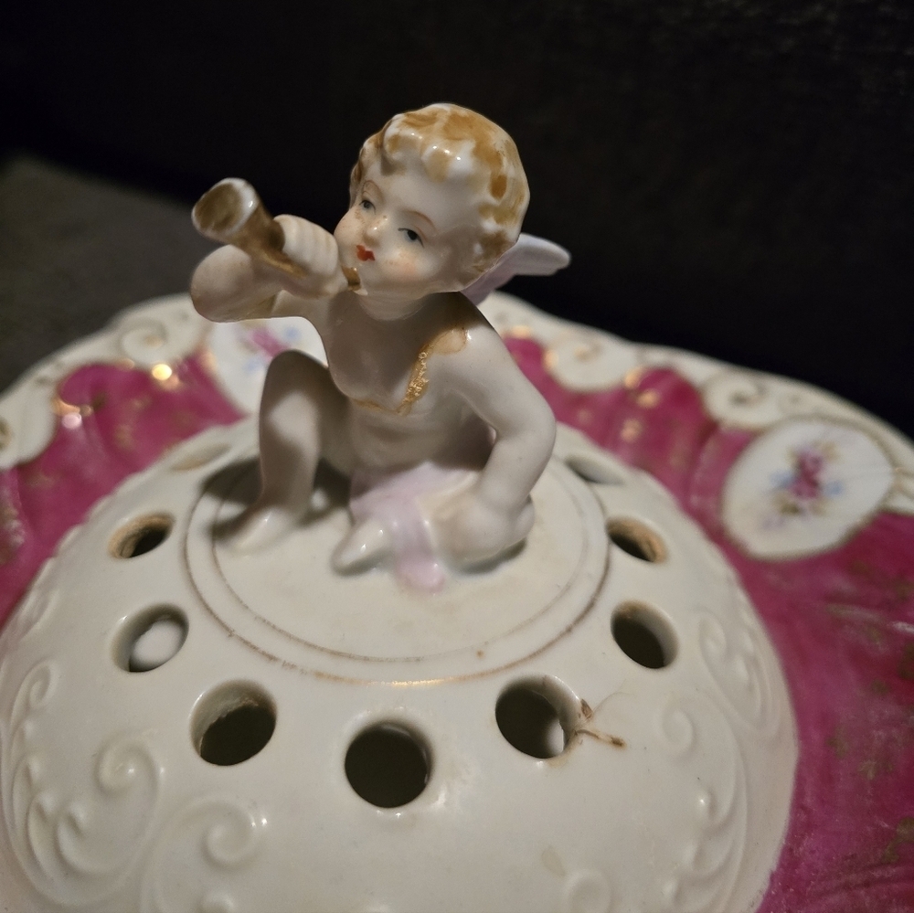 Von Schierholz | German Cherub Potpourri Flower Frog - Picture 4 of 6